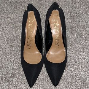 Calvin Kline black pumps
